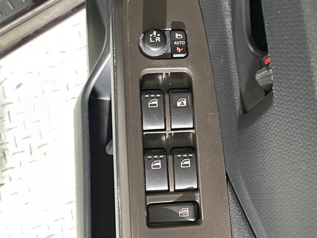 ルーミー Ｘ　Ｓ　県外仕入れ　禁煙車　純正９インチナビ　ビルトインＥＴＣ　ドライブレコーダー　シートヒーター　ステアリングリモコン　バックカメラ　プッシュスタート　ヘッドライトレベライザー（13枚目）