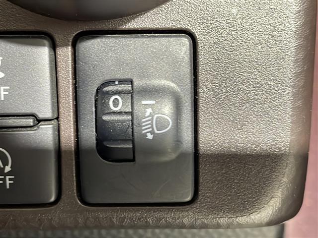 ルーミー Ｘ　Ｓ　県外仕入れ　禁煙車　純正９インチナビ　ビルトインＥＴＣ　ドライブレコーダー　シートヒーター　ステアリングリモコン　バックカメラ　プッシュスタート　ヘッドライトレベライザー（16枚目）