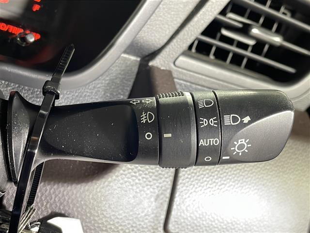 ルーミー Ｘ　Ｓ　県外仕入れ　禁煙車　純正９インチナビ　ビルトインＥＴＣ　ドライブレコーダー　シートヒーター　ステアリングリモコン　バックカメラ　プッシュスタート　ヘッドライトレベライザー（18枚目）