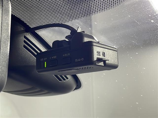 【ドライブレコーダー】映像・音声などの運転中の記録を残します。事故などを起こした起こされた時の証拠になりえますので、もしも時でも安心ですね。