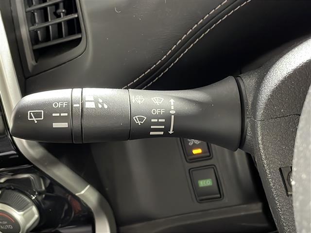 【オートワイパー（ＡＵＴＯ）】雨が降り出した時に、雨滴検出用センサー（レインセンサー）が雨滴を感知すると、自動でワイパーが動作します。