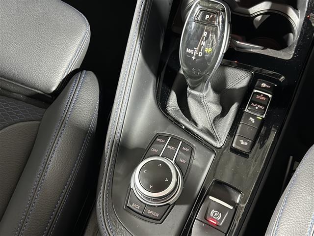 【電動パーキングブレーキ】パーキングブレーキを指先だけで操作可能です！力の弱い人にも安心してブレーキをかけていただけます！