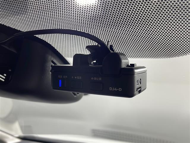 【ドライブレコーダー】映像・音声などの運転中の記録を残します。事故などを起こした起こされた時の証拠になりえますので、もしも時でも安心ですね。