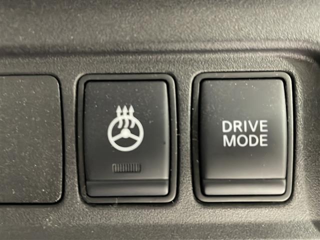 【ステアリングヒーター】冬場の寒い日に手がかじかみながら運転するのはツライですよね。でも、これがあれば安心です！ハンドルのグリップ部がじわっと暖かくなって心までポカポカします。