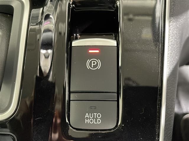 【電動パーキングブレーキ】パーキングブレーキを指先だけで操作可能です！力の弱い人にも安心してブレーキをかけていただけます！