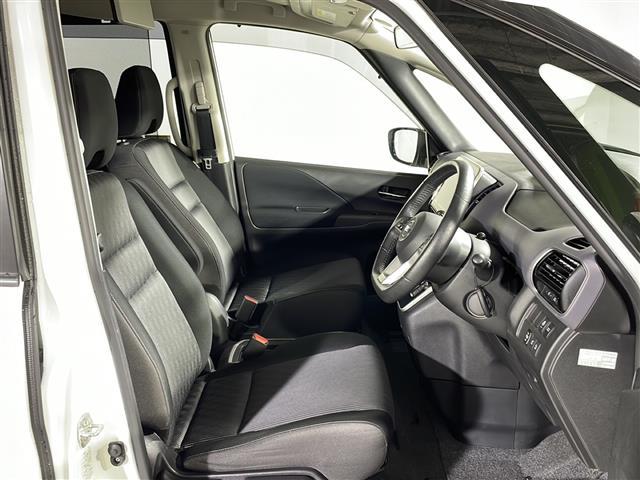 【運転席】座り心地が良いシートなので長時間の運転でも快適にお過ごしいただけます。新品のフロアマットのご注文も可能です。掲載箇所以外にご希望の写真がございましたらお気軽にお問い合わせ下さい。