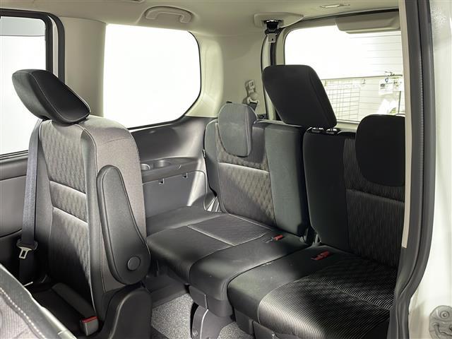 【サードシート】３列目もゆとりがあり居心地よくお過ごしいただけます。掲載箇所以外にご希望の写真がございましたらお気軽にお問い合わせ下さい。フロアマットは汚れが気になる場合は新品のご注文も承ります。