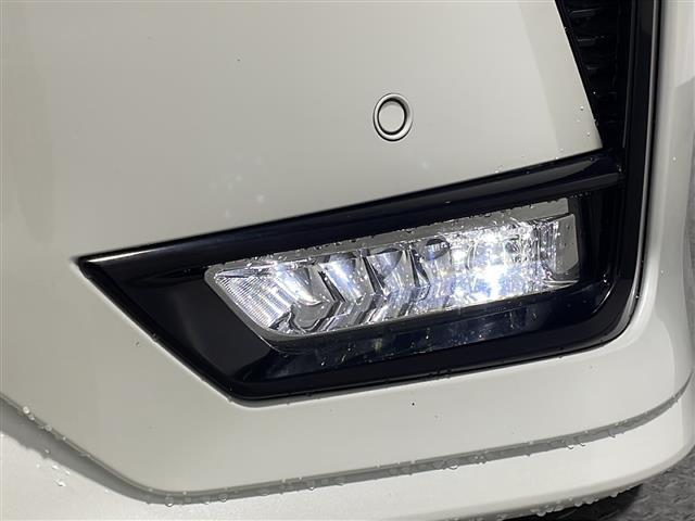 【ライト・ランプ】悪天候や夜間の走行も視界良好で安心してお乗りいただけます。ヘッドライト・ホイール・フロントガラスなど色々な部分コーティングをご用意しております。ぜひご相談ください。