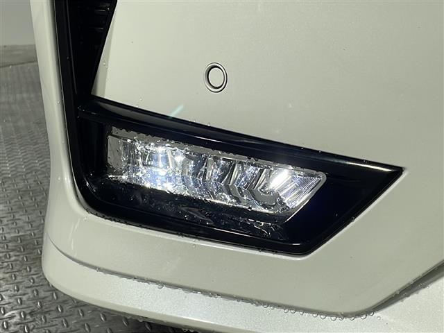 【ライト・ランプ】悪天候や夜間の走行も視界良好で安心してお乗りいただけます。ヘッドライト・ホイール・フロントガラスなど色々な部分コーティングをご用意しております。ぜひご相談ください。