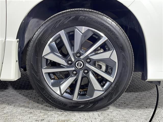 【タイヤ・ホイール】足回りもかっこよく決まってます！社外のアルミやスタッドレスタイヤも取り扱いございますドレスアップもカスタマイズもお任せください！