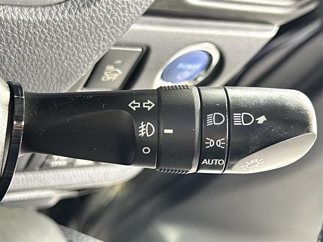 【オートライト（ＡＵＴＯ）】外の明るさをシステムが感知して、自動でヘッドライトが点灯します！ヘッドライトをつけ忘れを防ぐ便利機能です。