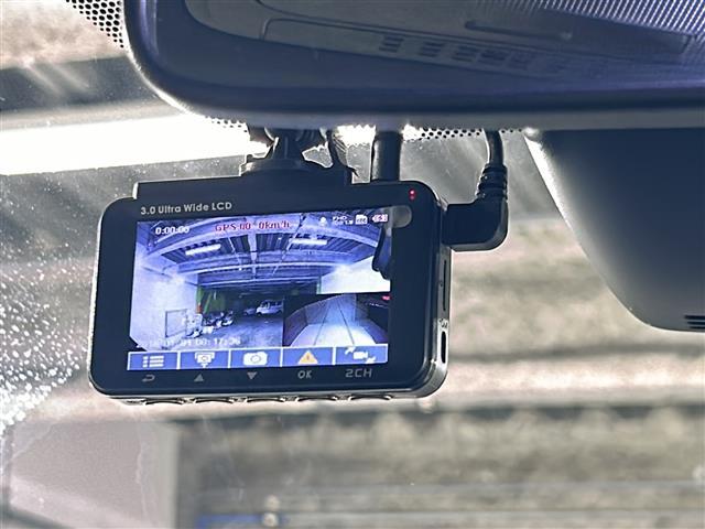 【ドライブレコーダー】映像・音声などの運転中の記録を残します。事故などを起こした起こされた時の証拠になりえますので、もしも時でも安心ですね。