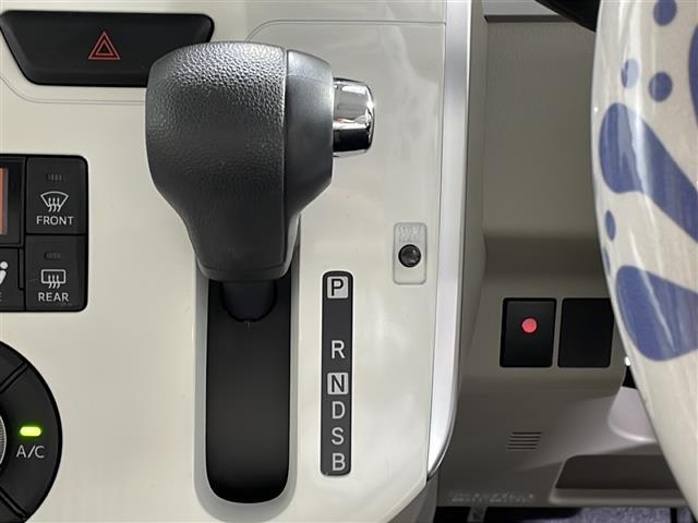 【シフトレバー】シフトの操作がしやすく快適なドライブを楽しんでいただけます！