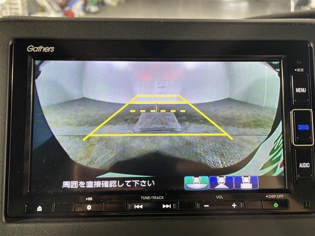【バックモニター】後ろのカメラの映像をモニターに映し出すことができます！後方の見えない死角や、障害物との距離感をしっかり確認することができます！駐車が苦手な方におすすめです。