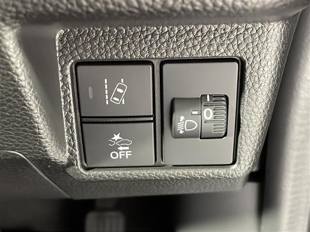 【衝突軽減ブレーキ（衝突軽減装置）】運転中に他のクルマとの衝突の危険をシステムが検知したとき、ブザーやブレーキが作動し、衝突被害軽減をサポートします！機能には限界があるためご注意ください。