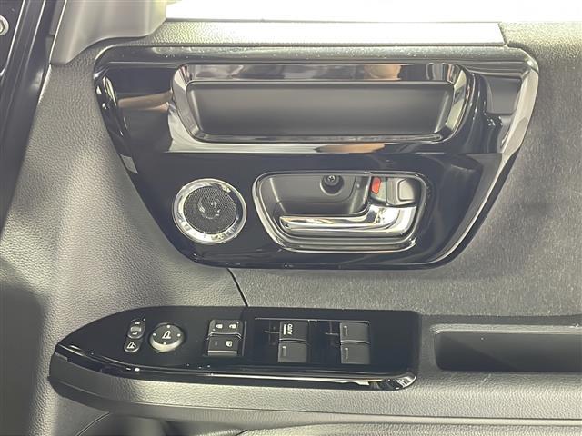 【パワーウインドウ】運転席のスイッチで、各席の窓ガラスの開閉ができます！あると便利ですよね！