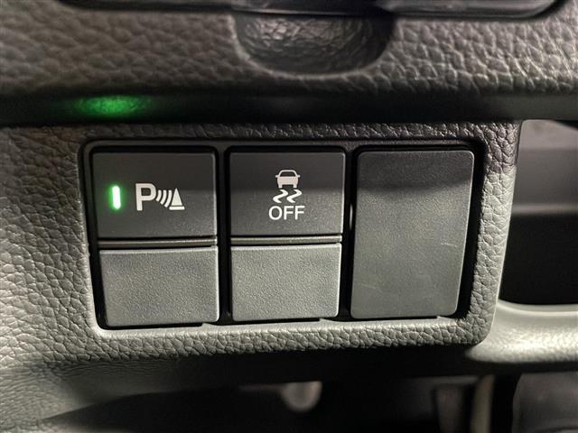 【コーナーセンサー（ソナー）】音声・アラーム・ディスプレイ表示などで、クルマのまわりにある障害物との接近をお知らせします！四隅に超音波センサーがあり、駐車や車庫入れの際に役立ちます。