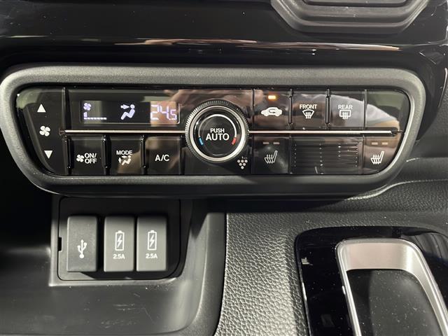 【オートエアコン】車内温度を感知して自動で温度調整をしてくれるのでいつでも快適な車内空間を創り上げます！