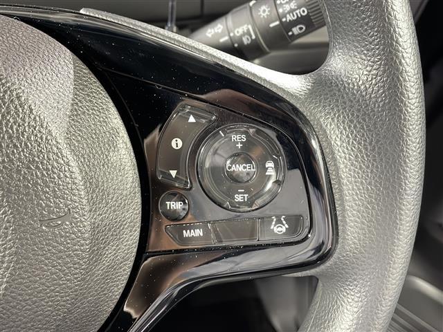 【アダプティブクルーズコントロール（ＡＣＣ）】アクセルを踏まなくても、設定した速度で走行したり、先行車との車間距離を適切に維持する追従走行できます！機能には限界があるためご注意ください。