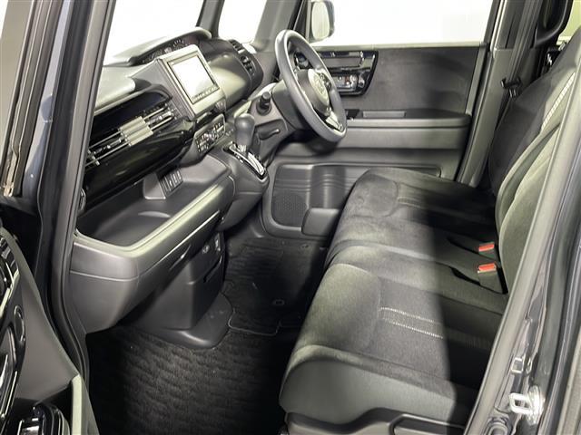 【助手席】きれいな助手席なので家族や友だちに乗ってもらっても安心です！