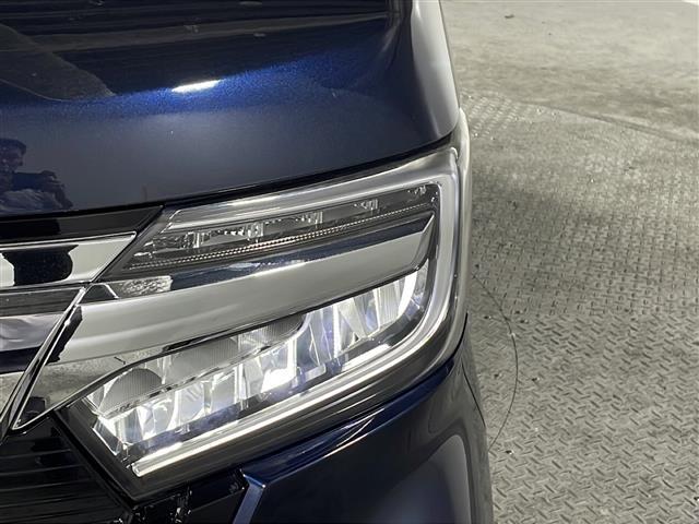 【ＬＥＤヘッドライト】消費する電力が少なく耐久年数が長いのが特徴のヘッドライトです。さらに長持ちさせたい方は、ヘッドライト・フロントガラスなどのコーティングもご用意しています。