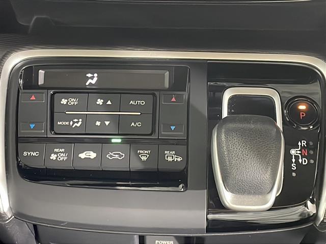 【シフトレバー】シフトの操作がしやすく快適なドライブを楽しんでいただけます！