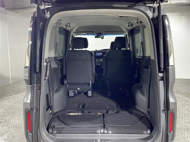 【ラゲッジスペース】リアシートを倒せばこの大容量！！ダンボールなどの大きい荷物も釣り具などの長尺物まで様々載せられそうです！！