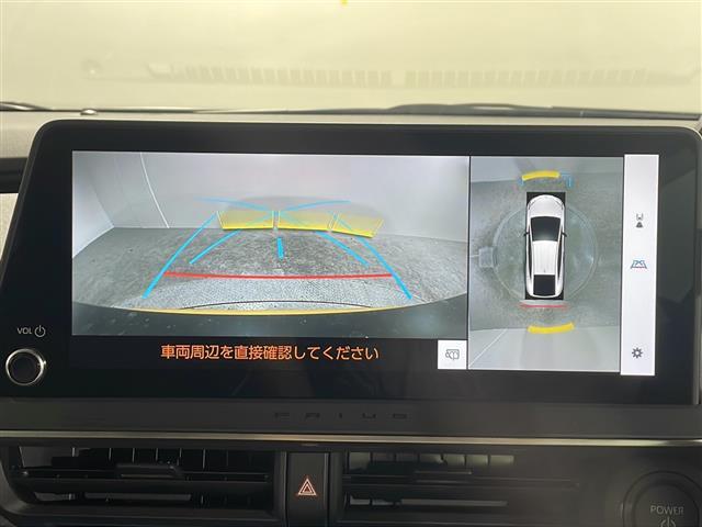 【全方位モニター】まるでクルマを真上から見下ろしたかのような視点で駐車をサポートします！クルマの斜め後ろや真横など、前後左右の４つのカメラの映像が合成されて、モニターに映し出されます。