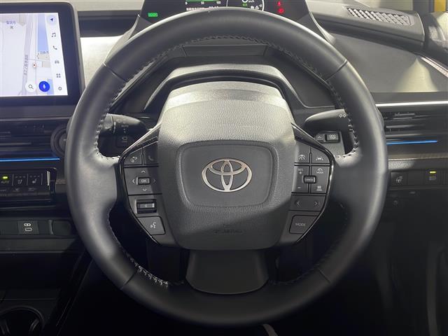 【ステアリング】軽い力で扱いやすいハンドルです。目立つ傷やスレなどなく綺麗な状態です！「プレミアム抗菌コートＧ」をいれていただくとさらに快適に！清潔なお車はお子様にも安心ですね！