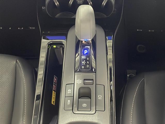 【シフトレバー】シフトの操作がしやすく快適なドライブを楽しんでいただけます！