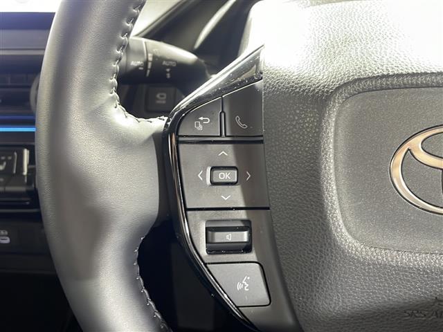 【ステアリングスイッチ】手元のボタンから、オーディオやナビなどの操作ができるので、よそ見をせずに安全に運転に集中できます！