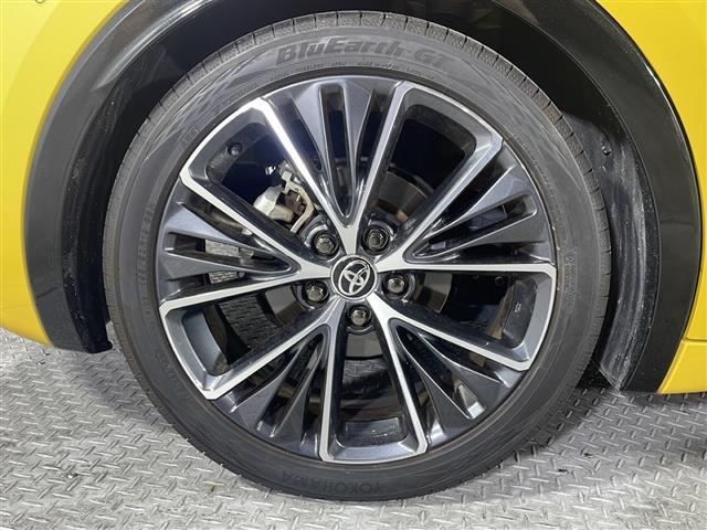 【純正アルミホイール】純正の専用アルミホイールが足元を飾ります！ＩＤＯＭでは、社外アルミホイールや、スタッドレスタイヤも取扱いしております。ぜひご相談ください。