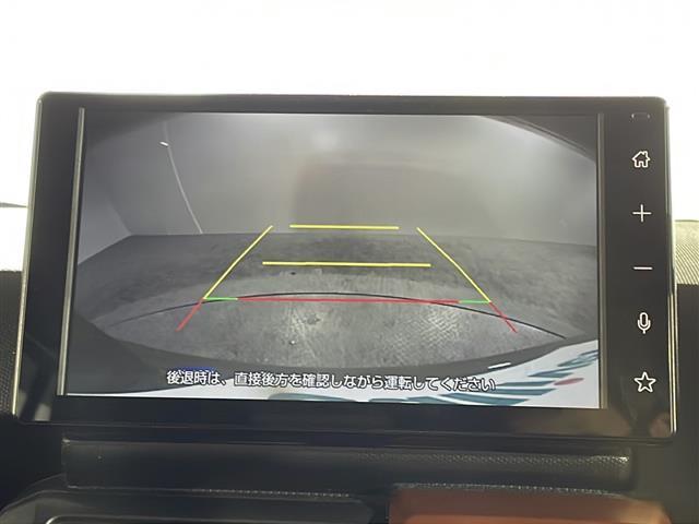 【バックモニター】後ろのカメラの映像をモニターに映し出すことができます！後方の見えない死角や、障害物との距離感をしっかり確認することができます！駐車が苦手な方におすすめです。