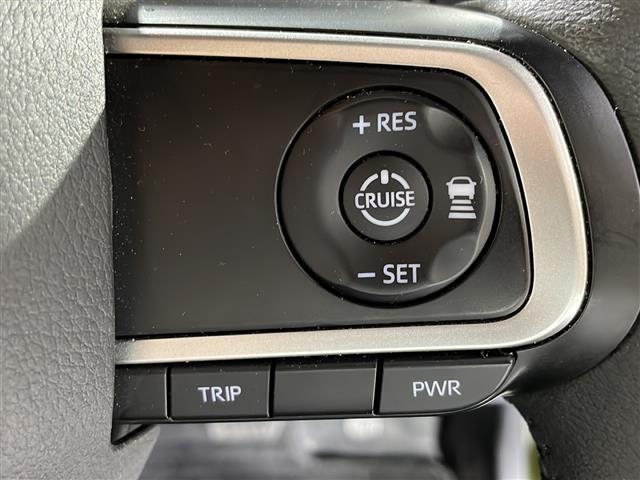 【アダプティブクルーズコントロール（ＡＣＣ）】アクセルを踏まなくても、設定した速度で走行したり、先行車との車間距離を適切に維持する追従走行できます！機能には限界があるためご注意ください。