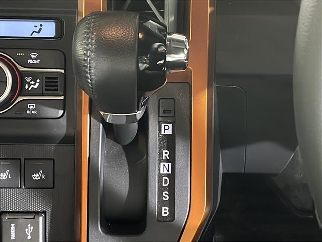 【シフトレバー】シフトの操作がしやすく快適なドライブを楽しんでいただけます！