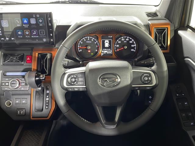 【ステアリング】軽い力で扱いやすいハンドルです。目立つ傷やスレなどなく綺麗な状態です！「プレミアム抗菌コートＧ」をいれていただくとさらに快適に！清潔なお車はお子様にも安心ですね！