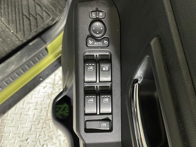 【パワーウインドウ】運転席のスイッチで、各席の窓ガラスの開閉ができます！あると便利ですよね！