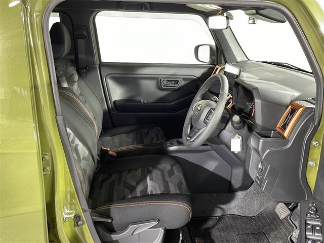 【運転席】座り心地が良いシートなので長時間の運転でも快適にお過ごしいただけます。新品のフロアマットのご注文も可能です。掲載箇所以外にご希望の写真がございましたらお気軽にお問い合わせ下さい。