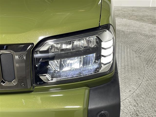 【ＬＥＤヘッドライト】消費する電力が少なく耐久年数が長いのが特徴のヘッドライトです。さらに長持ちさせたい方は、ヘッドライト・フロントガラスなどのコーティングもご用意しています。