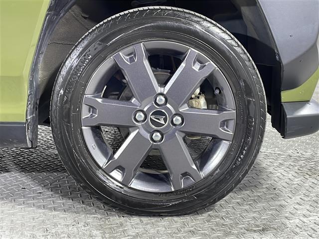 【純正アルミホイール】純正の専用アルミホイールが足元を飾ります！ＩＤＯＭでは、社外アルミホイールや、スタッドレスタイヤも取扱いしております。ぜひご相談ください。