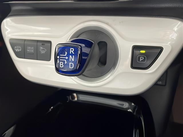 プリウスPHV Aレザーパッケージ 禁煙車 ワンオーナー 純正11.6インチナビ バックカメラ クルーズコントロール パワーシート レザーシート コーナーセンサー シートヒーター 純正アルミ 純正マット オートハイビーム スペアキー(19枚目)