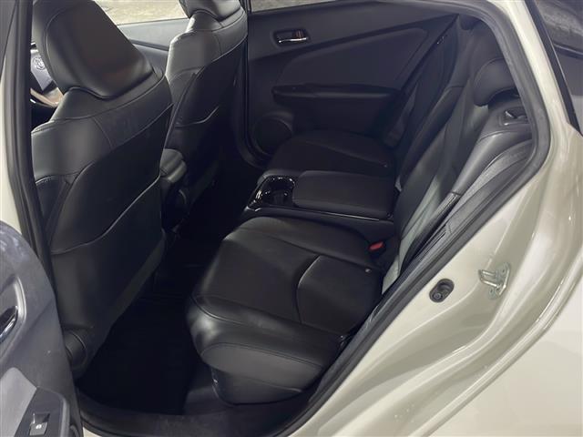 プリウスPHV Aレザーパッケージ 禁煙車 ワンオーナー 純正11.6インチナビ バックカメラ クルーズコントロール パワーシート レザーシート コーナーセンサー シートヒーター 純正アルミ 純正マット オートハイビーム スペアキー(30枚目)