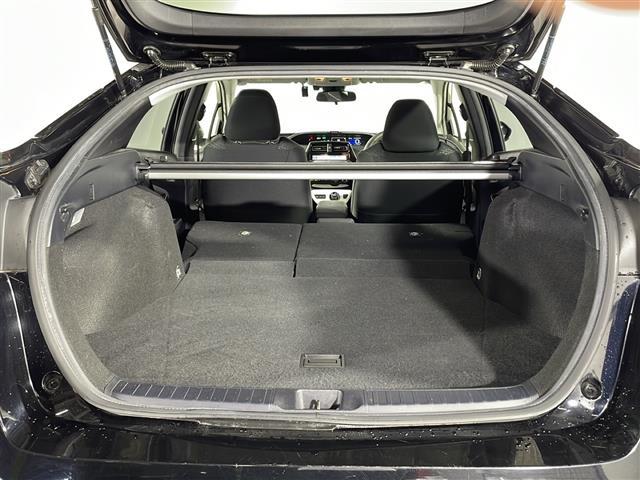 【　ラゲッジスペース　】リアシートを倒せばこの大容量！！ダンボールなどの大きい荷物も釣り具などの長尺物まで様々載せられそうです！！