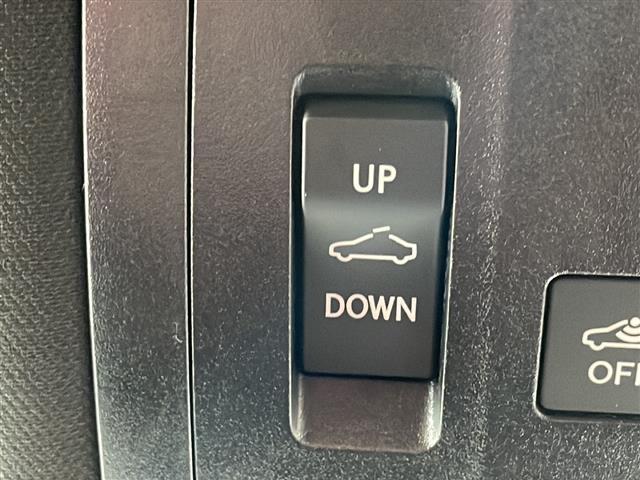 ＥＳ ＥＳ３００ｈ　Ｆスポーツ　禁煙車　ワンオーナー　ムーンルーフ　純正１２．３インチナビ　フルセグＴＶ　ＣＤ　ＤＶＤ　Ｂｌｕｅｔｏｏｔｈ　バックカメラ　レクサスセーフティシステム　ＢＳＭ　デジタルインナーミラー　赤レザーシート（5枚目）