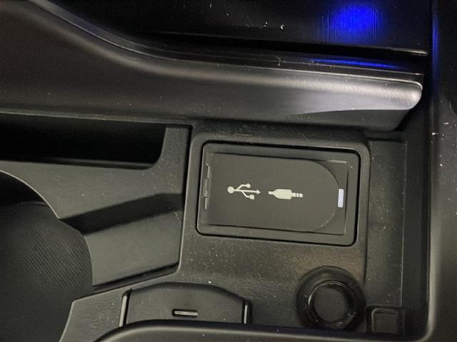 ＥＳ ＥＳ３００ｈ　Ｆスポーツ　禁煙車　ワンオーナー　ムーンルーフ　純正１２．３インチナビ　フルセグＴＶ　ＣＤ　ＤＶＤ　Ｂｌｕｅｔｏｏｔｈ　バックカメラ　レクサスセーフティシステム　ＢＳＭ　デジタルインナーミラー　赤レザーシート（14枚目）