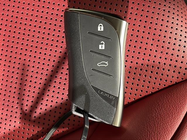 ＥＳ ＥＳ３００ｈ　Ｆスポーツ　禁煙車　ワンオーナー　ムーンルーフ　純正１２．３インチナビ　フルセグＴＶ　ＣＤ　ＤＶＤ　Ｂｌｕｅｔｏｏｔｈ　バックカメラ　レクサスセーフティシステム　ＢＳＭ　デジタルインナーミラー　赤レザーシート（26枚目）