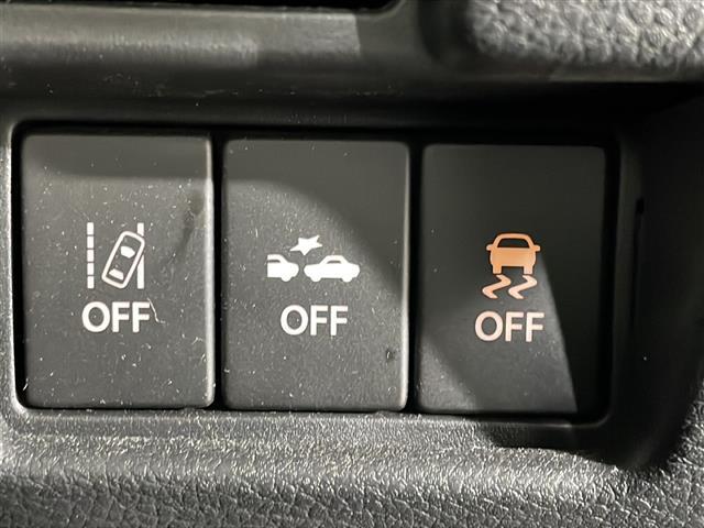 【衝突軽減ブレーキ（衝突軽減装置）】運転中に他のクルマとの衝突の危険をシステムが検知したとき、ブザーやブレーキが作動し、衝突被害軽減をサポートします！機能には限界があるためご注意ください。