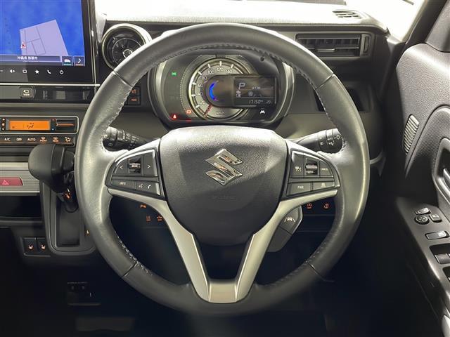 【ステアリング】軽い力で扱いやすいハンドルです。目立つ傷やスレなどなく綺麗な状態です！「プレミアム抗菌コートＧ」をいれていただくとさらに快適に！清潔なお車はお子様にも安心ですね！