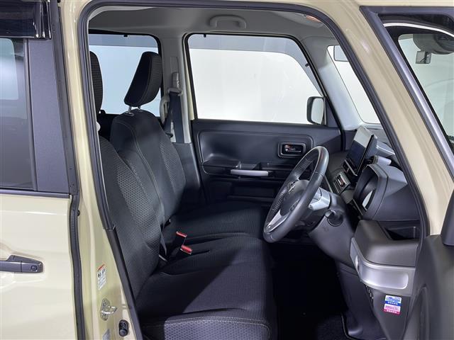 【運転席】座り心地が良いシートなので長時間の運転でも快適にお過ごしいただけます。新品のフロアマットのご注文も可能です。掲載箇所以外にご希望の写真がございましたらお気軽にお問い合わせ下さい。