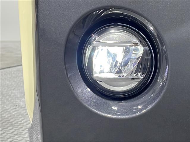 【　フォグランプ　】日本語で霧灯（むとう）と呼ばれるフォグランプは、その名の通り濃い霧が発生した際などに点灯させて、視界を確保する重要なランプです！